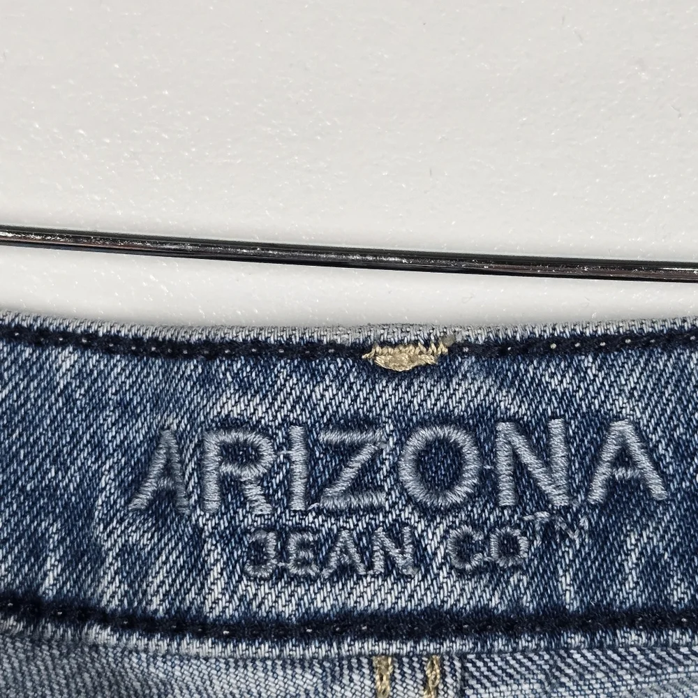 Arizona Jeans Co. High Rise Mom Jeans Blue Denim Juniors Size 9